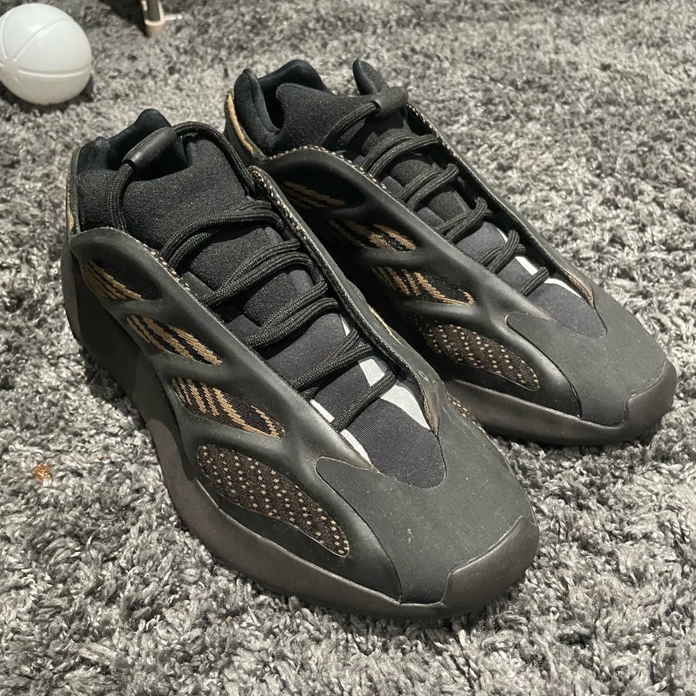 Yeezy 700 v3 clay